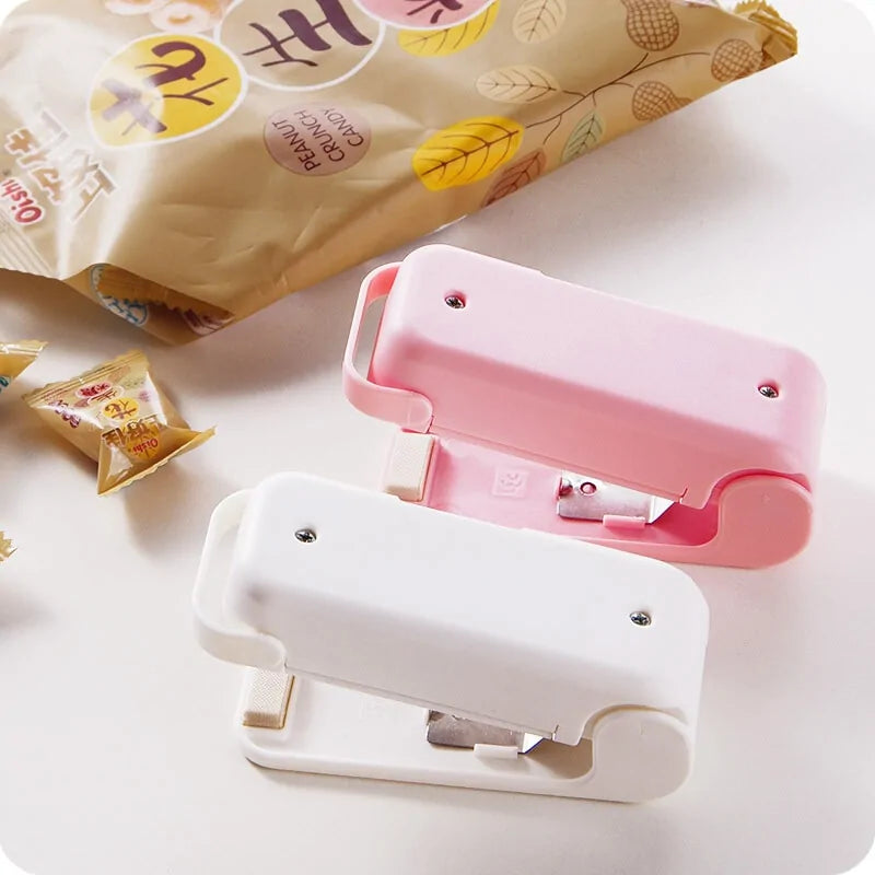 Portable food bag sealing machine, ideal for kitchen and travel use